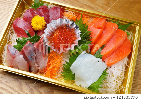 各種各樣的美味生魚片 各種各樣的美味生魚片 121335776