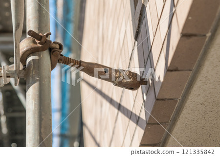[Large-scale apartment building repair work: Wall ties used for scaffolding] 121335842
