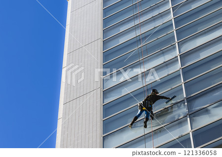 高樓窗戶清潔工作 高樓窗戶清潔工作 121336058