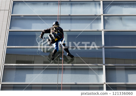 Cleaning windows in high-rise buildings 121336060