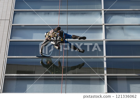 Cleaning windows in high-rise buildings 121336062
