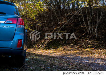 [Mikabuko Super Forest Road] Off-road in the depths of autumn 121336570