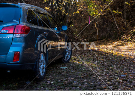 [Mikabuko Super Forest Road] Off-road in the depths of autumn 121336571