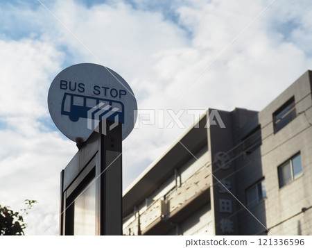 bus stop 121336596