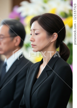 Japanese funeral attendee (woman in her 30s) 121337323