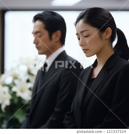 日本葬禮參加者（30多歲女性） 121337324