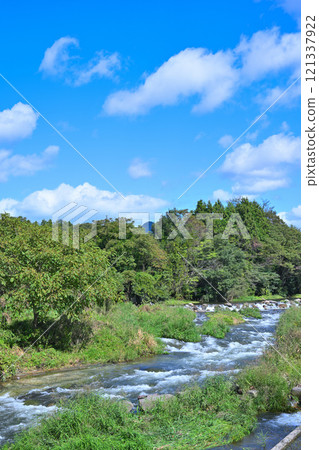 Early autumn scenery of the Usune River, a tributary of the Tone River, Numata City, Gunma Prefecture Early autumn scenery of the Usune River, a tributary of the Tone River, Numata City, Gunma Prefecture 121337922