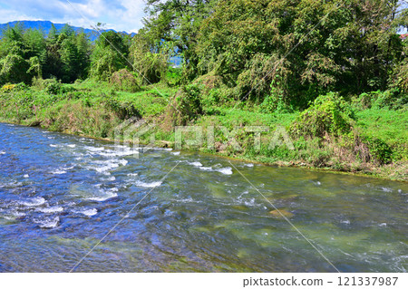 Early autumn scenery of the Usune River, a tributary of the Tone River, Numata City, Gunma Prefecture Early autumn scenery of the Usune River, a tributary of the Tone River, Numata City, Gunma Prefecture 121337987