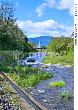 Early autumn scenery of the Usune River, a tributary of the Tone River, Numata City, Gunma Prefecture Early autumn scenery of the Usune River, a tributary of the Tone River, Numata City, Gunma Prefecture 121337991