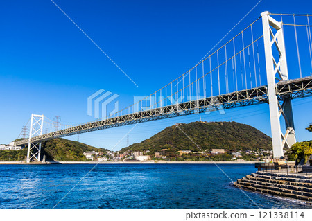 從Mekari觀光長廊看到的關門橋[福岡縣北九州市] 121338114