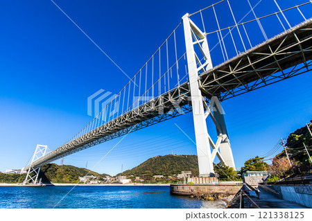 從Mekari觀光長廊看到的關門橋[福岡縣北九州市] 121338125