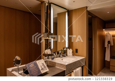 Mesm Tokyo 美麗客房內的洗臉盆，這是位於 Waters Takeshiba 的豪華飯店，靠近濱松町站和竹芝站 121338319