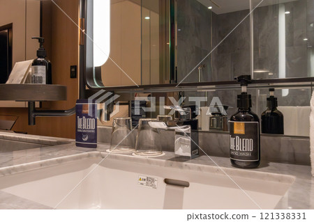 Mesm Tokyo 美麗客房內的洗臉盆，這是位於 Waters Takeshiba 的豪華飯店，靠近濱松町站和竹芝站 121338331