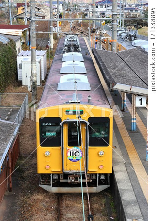 [JR West] 105 series (Fukuen Line: Mannokura Station) 121338895