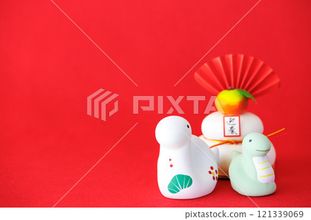 加賀年糕與蛇年的新年形象 加賀年糕與蛇年的新年形象 121339069