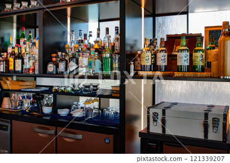 位於竹芝沃特斯的豪華酒店 Mesm Tokyo 的前廳,靠近濱松町站和竹芝站 位於竹芝沃特斯的豪華酒店 Mesm Tokyo 的前廳,靠近濱松町站和竹芝站 121339207