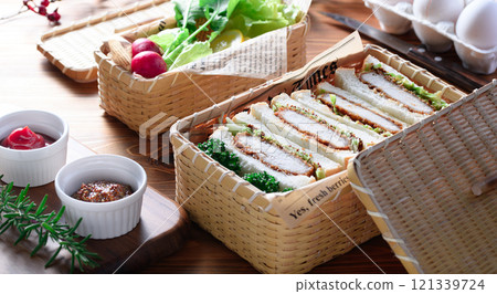 Sandwiches, cutlet sandwiches in lunch boxes Sandwiches, cutlet sandwiches in lunch boxes 121339724