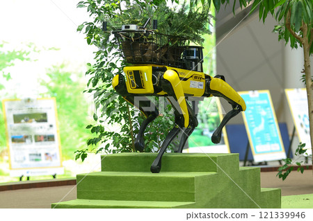 電動四腳步行機器人“Spot” 121339946