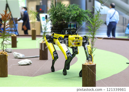 Electric quadruped robot "Spot" 121339981