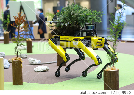 Electric quadruped robot "Spot" 121339990