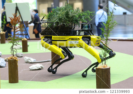 Electric quadruped robot "Spot" 121339993