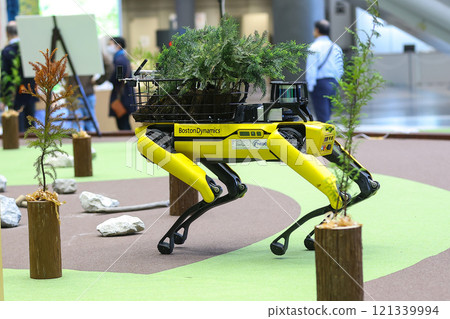 Electric quadruped robot "Spot" 121339994