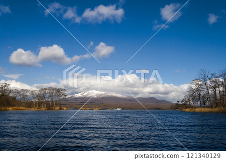Snow-capped Mt. Komagatake seen from Lake Onuma in winter Snow-capped Mt. Komagatake seen from Lake Onuma in winter 121340129