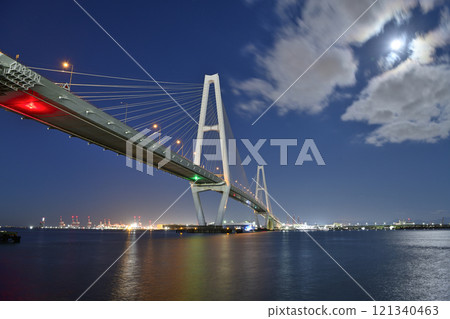 滿月之夜的著名港口特里頓 121340463