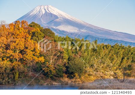 [Shizuoka Prefecture] Mount Fuji seen across the Kano River where a storm has occurred 121340493