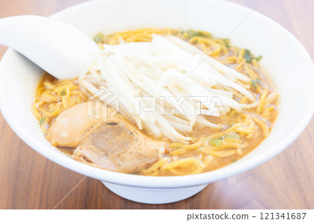 Delicious miso ramen with plenty of bean sprouts Delicious miso ramen with plenty of bean sprouts 121341687