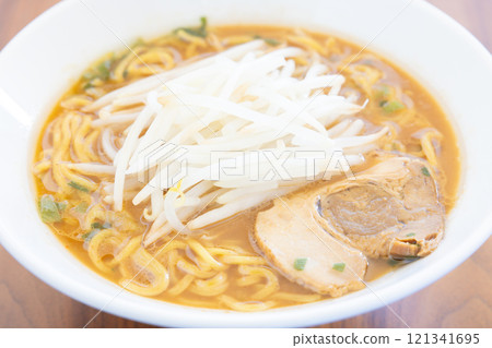 Miso ramen with plenty of bean sprouts Miso ramen with plenty of bean sprouts 121341695