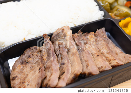 美味的牛舌飯盒 121341856