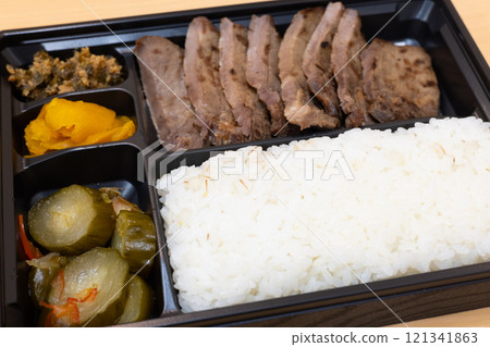 美味的牛舌飯盒 美味的牛舌飯盒 121341863