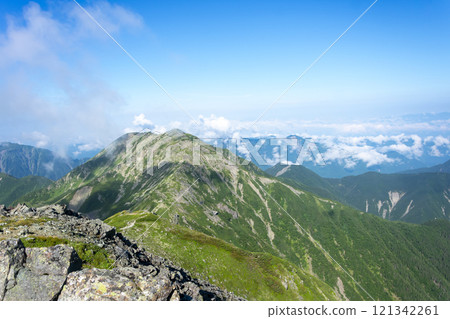 從南阿爾卑斯山芥澤山山頂看到的風景 121342261