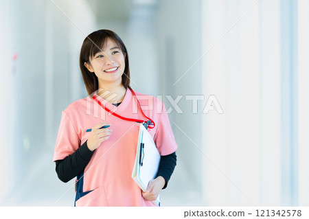 Female medical staff wearing scrubs, female doctors, female nurses Female medical staff wearing scrubs, female doctors, female nurses 121342578