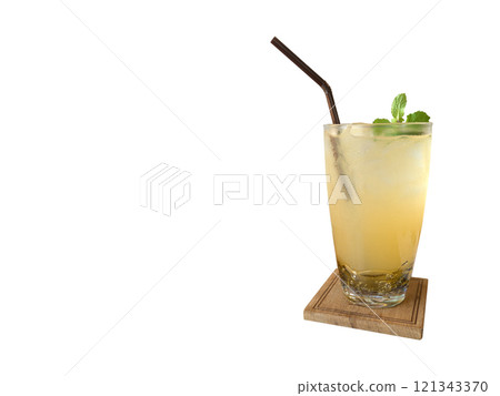 Ice honey lemon water 121343370