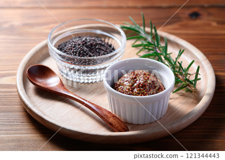 穀物芥末和芥菜籽 121344443