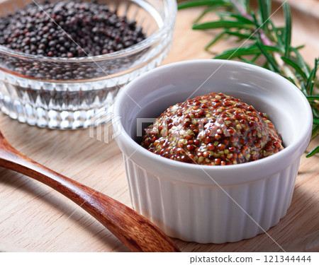 穀物芥末和芥菜籽 121344444