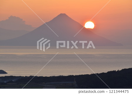 Mount Kaimon and sunrise in Kagoshima Prefecture 121344475
