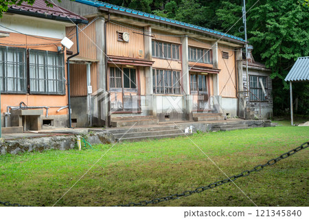 This photo was taken at the former Kyoto Municipal Ohara Elementary School Momoi Branch School, which is now closed. 121345840