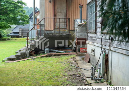 This photo was taken at the former Kyoto Municipal Ohara Elementary School Momoi Branch School, which is now closed. 121345864