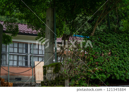 舊京都市立大原小學、現已關閉的桃井分校小學的照片。 舊京都市立大原小學、現已關閉的桃井分校小學的照片。 121345884