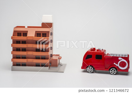 消防車衝向公寓大樓 121346672