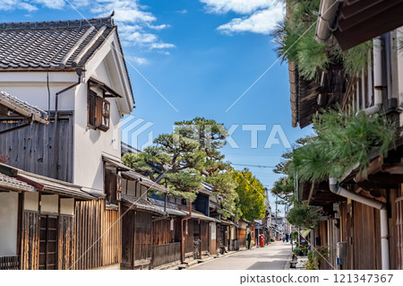 Streetscape of Shinmachi-dori in Omihachiman City (Streetscape of merchant houses where Omi merchants lived) Shinmachi, Omihachiman City, Shiga Prefecture 121347367