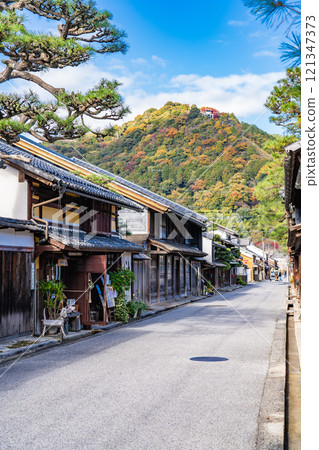 近江八幡市新町街道街景(近江商人居住的商人住宅街景)滋賀縣近江八幡市新町 近江八幡市新町街道街景(近江商人居住的商人住宅街景)滋賀縣近江八幡市新町 121347373