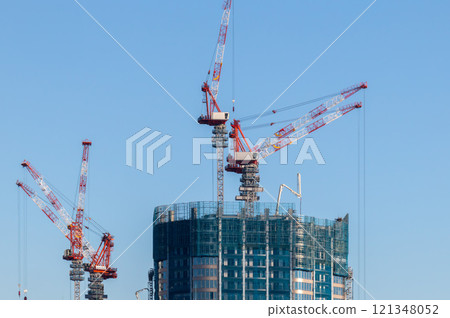 使用塔式起重機建造的超高層塔樓公寓 121348052