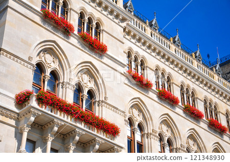 Beautiful town hall in Vienna, the capital of Austria 121348930