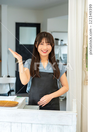 Female staff member giving guidance 121349399