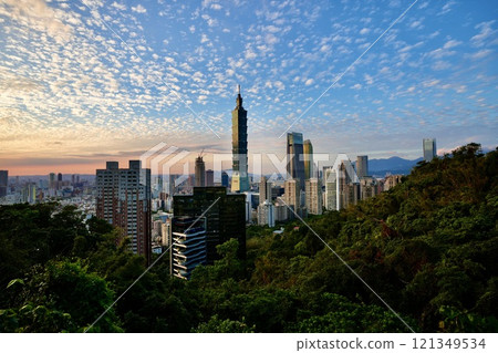 Cityscape/Evening Scenery "View of Taipei City from Xiangshan" 121349534