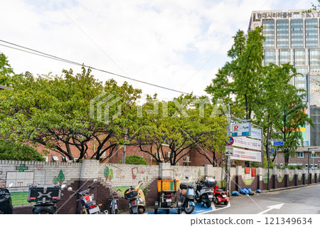 Dongdaemun streetscape in Seoul, South Korea Dongdaemun streetscape in Seoul, South Korea 121349634